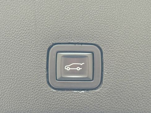 Used 2023 Chevrolet Traverse LT AWD/4WD image 17
