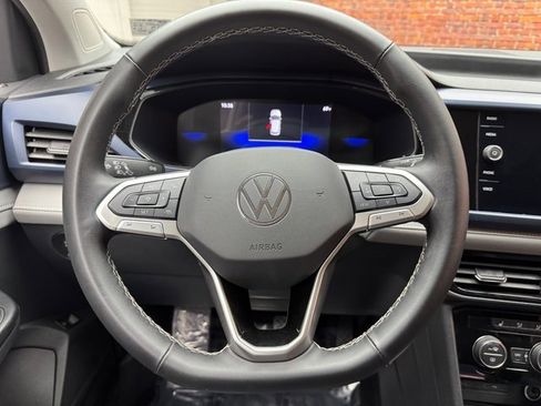 Used 2024 Volkswagen Taos SE image 15