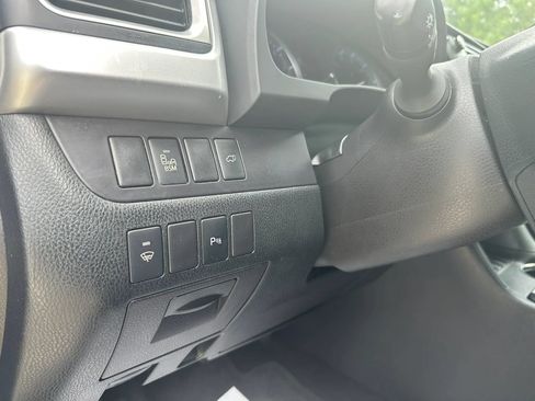 Used 2015 Toyota Highlander Limited FWD image 10