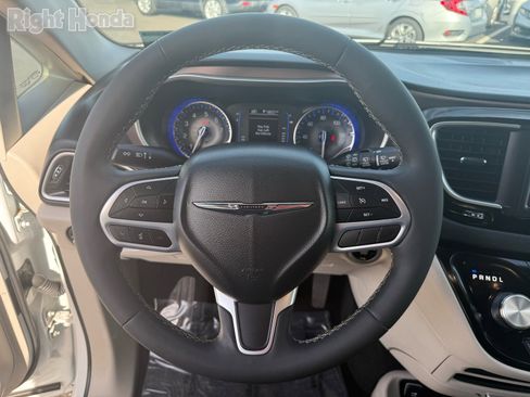 Used 2024 Chrysler Voyager LX image 15