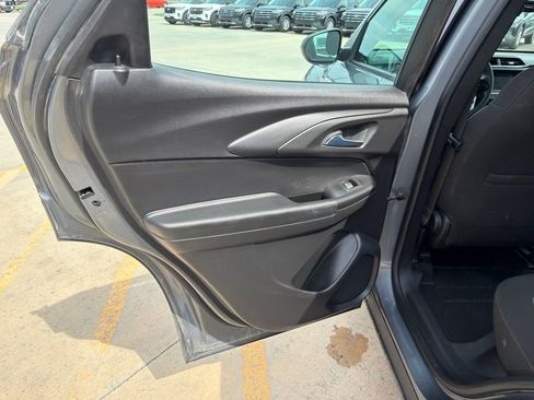 Used 2021 Chevrolet TrailBlazer LS w/ LPO, Blackout Package FWD image 18