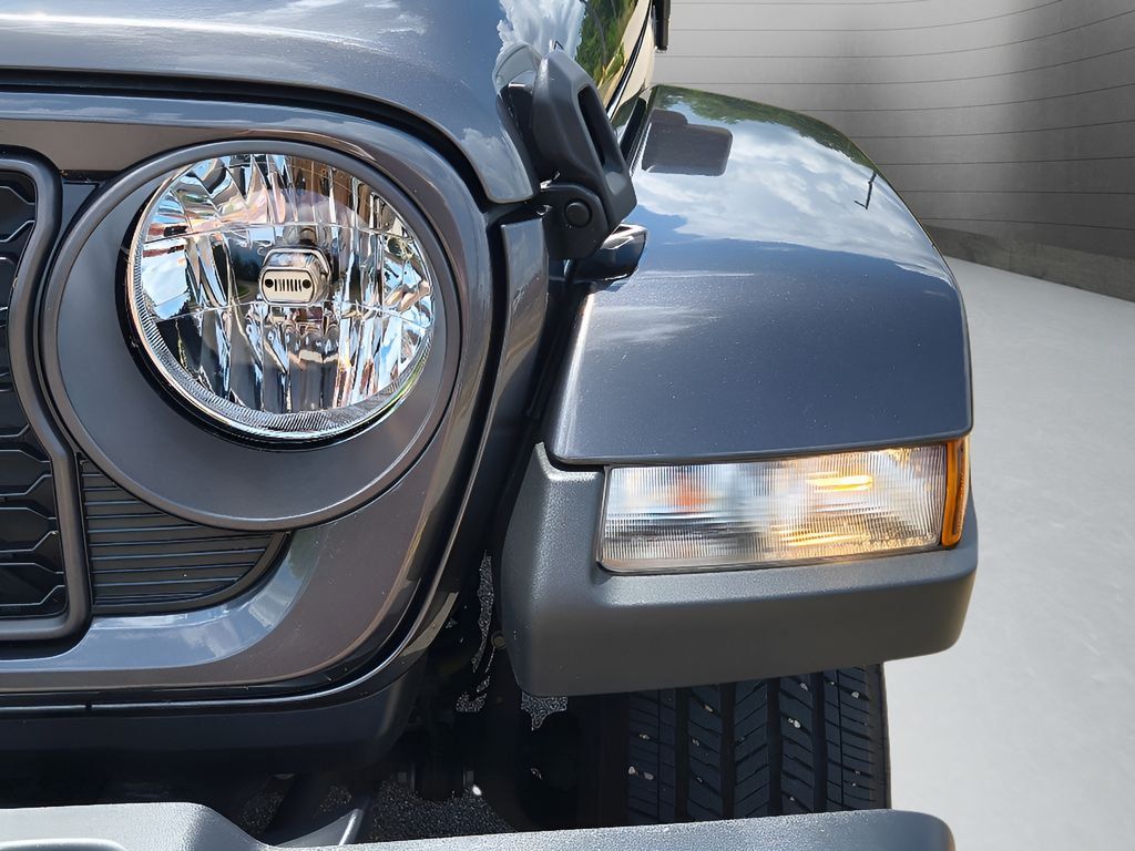 Used 2024 Jeep Gladiator Sport AWD/4WD image 31