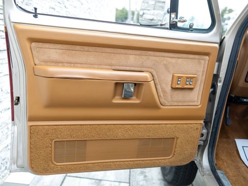 Used 1993 Dodge D/W Truck 250 image 38