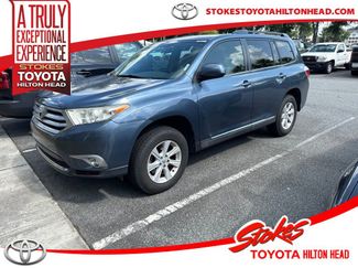 Used 2013 Toyota Highlander Plus FWD video 1