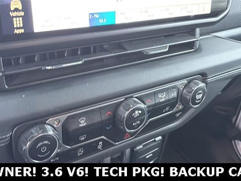 Used 2024 Jeep Wrangler Rubicon w/ Technology Group image 14