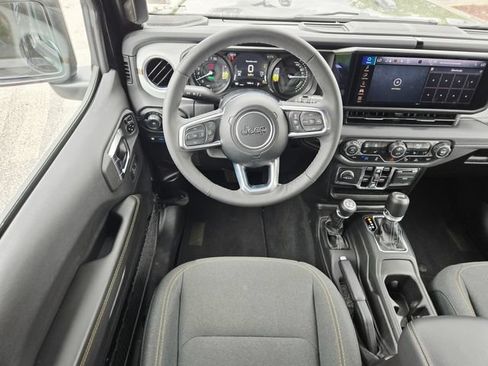 Used 2025 Jeep Wrangler Unlimited Sahara w/ Safety Group AWD/4WD image 15