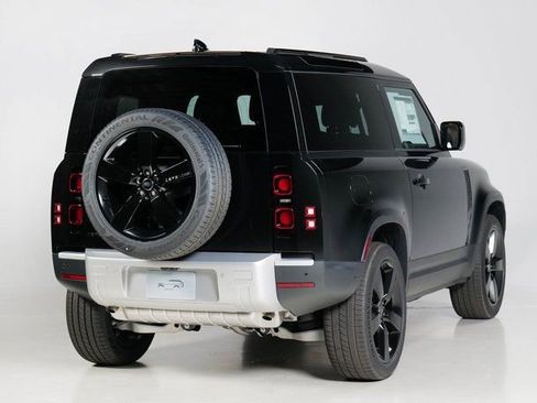 Used 2024 Land Rover Defender 90 S image 2