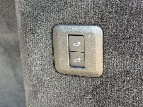 Used 2019 Land Rover Range Rover Sport SVR image 38