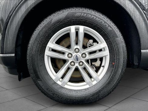 Used 2020 Ford Explorer XLT w/ Equipment Group 202A image 11