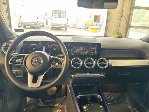 Used 2023 Mercedes-Benz GLB 250 4MATIC image 11