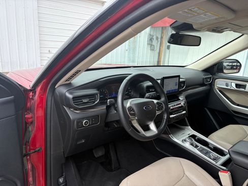 Used 2023 Ford Explorer Limited image 32