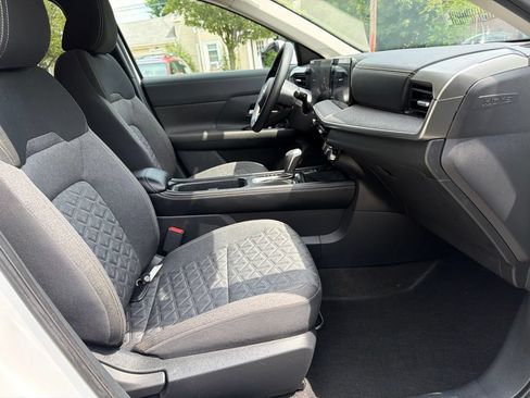 Used 2025 Nissan Kicks SV AWD/4WD image 29
