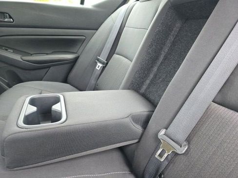 Used 2025 Nissan Altima 2.5 SV FWD image 24