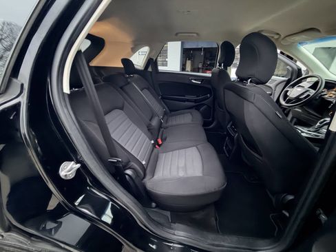 Used 2018 Ford Edge SE image 13