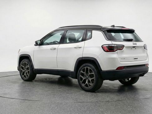 Used 2025 Jeep Compass Limited image 6