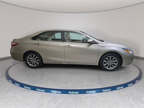 Used 2016 Toyota Camry XLE image 5