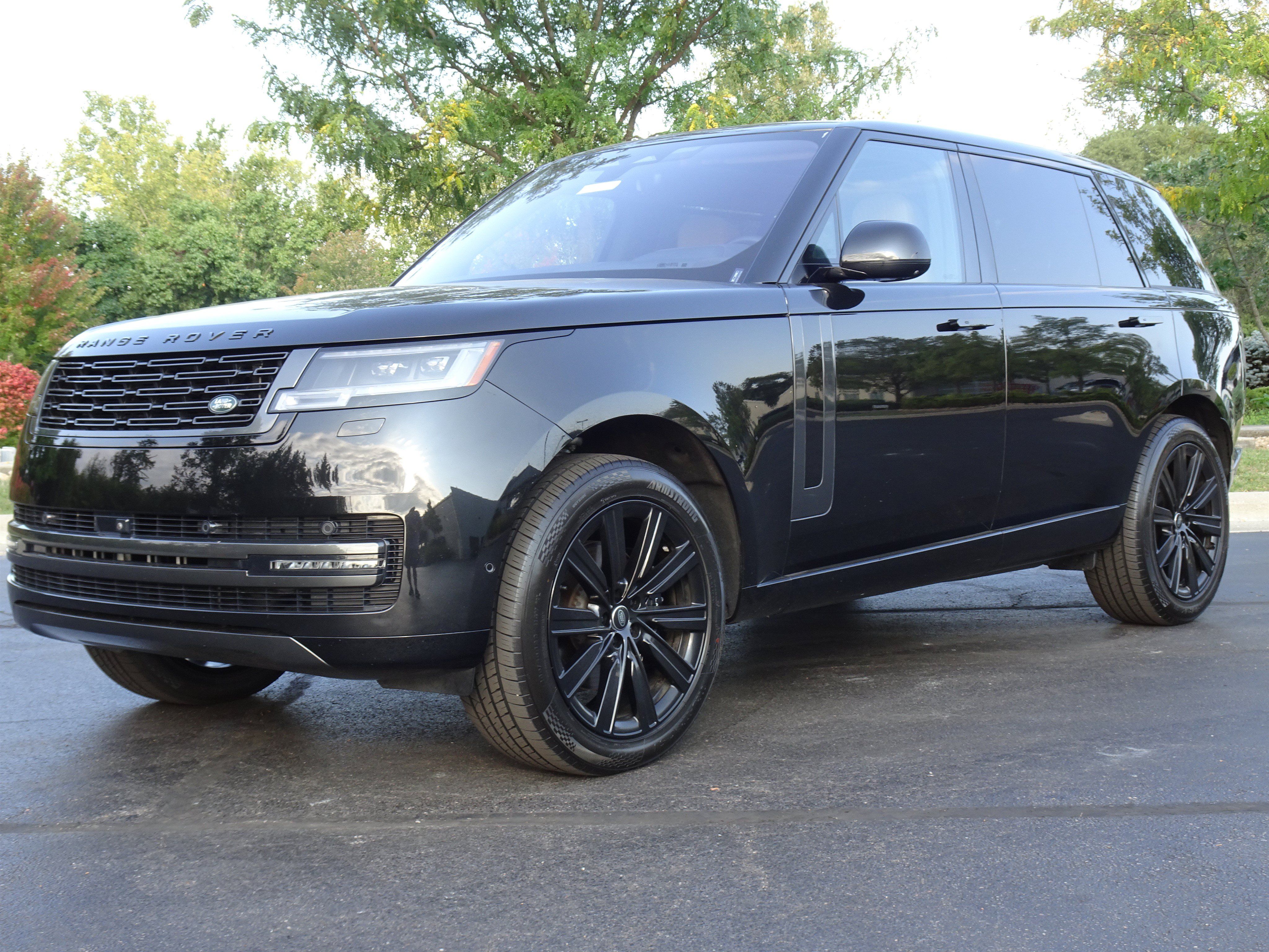 Certified 2023 Land Rover Range Rover Long Wheelbase SE AWD/4WD image 2