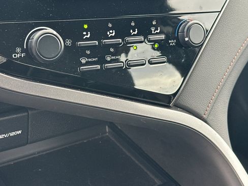 Used 2019 Toyota Camry LE FWD image 21