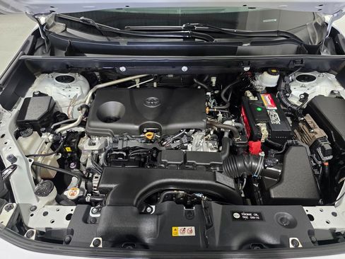 Used 2021 Toyota RAV4 LE image 12