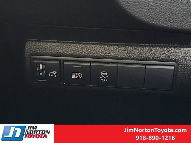Used 2026 Toyota Corolla SE w/ SE Premium Package FWD image 23