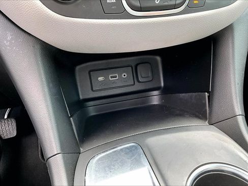 Used 2021 Chevrolet Equinox LS FWD image 26