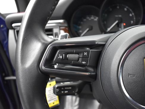 Used 2022 Porsche Macan AWD/4WD image 6