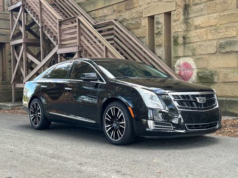 Used 2017 Cadillac XTS Luxury image 2