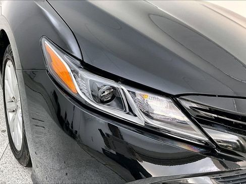 Used 2020 Toyota Camry LE image 36