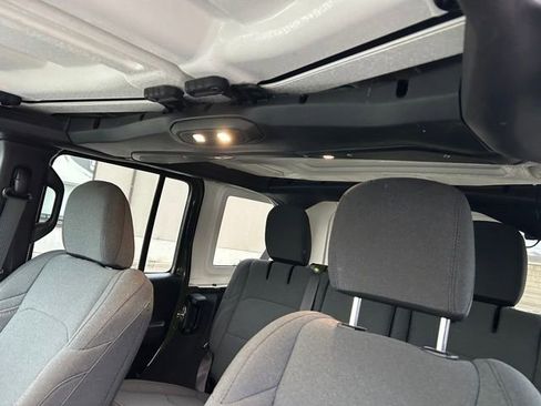 Used 2024 Jeep Wrangler Unlimited image 24