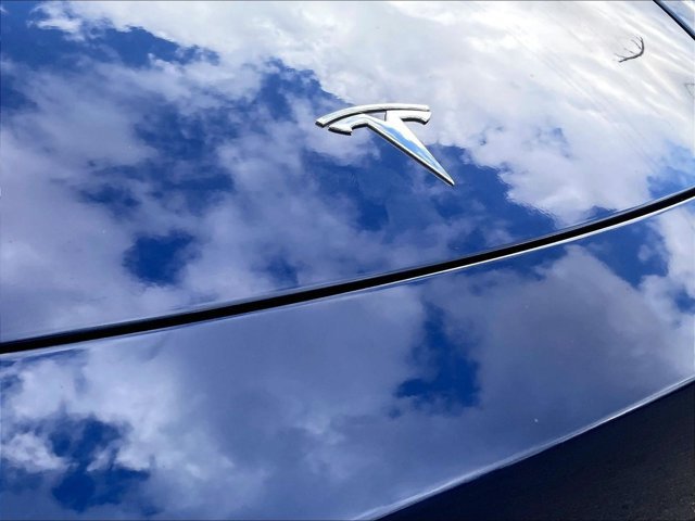 Used 2025 Tesla Model Y Long Range RWD image 28