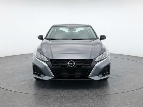 Used 2025 Nissan Altima 2.5 SV image 2