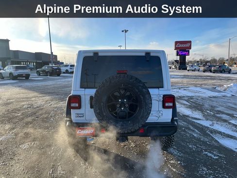 Used 2024 Jeep Wrangler Unlimited image 5