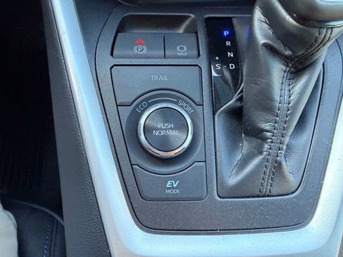 Used 2025 Toyota RAV4 SE image 22