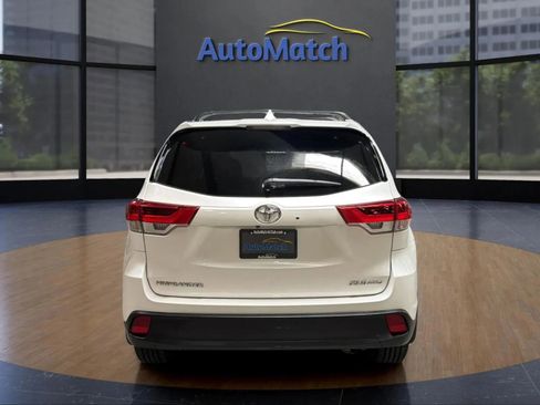 Used 2019 Toyota Highlander XLE AWD/4WD image 10