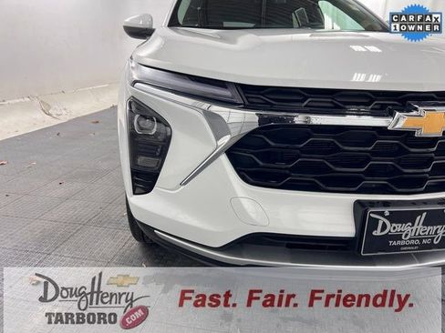 Used 2025 Chevrolet Trax LT w/ LT Convenience Package image 10