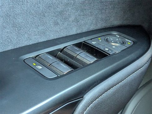 Used 2023 Lexus RZ 450e Premium image 31