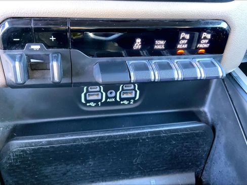 Used 2022 RAM 1500 Laramie AWD/4WD image 35