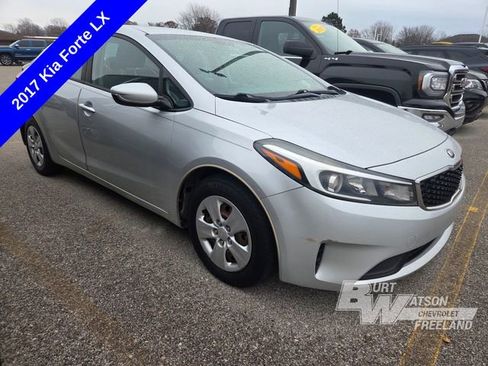 Used 2017 Kia Forte LX image 4