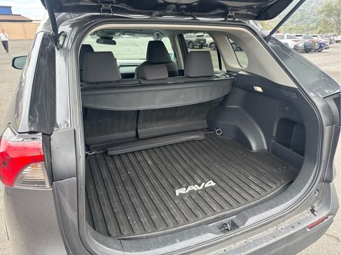 Used 2024 Toyota RAV4 XLE AWD/4WD image 9