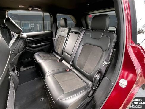 Used 2025 Jeep Grand Cherokee Altitude AWD/4WD image 22