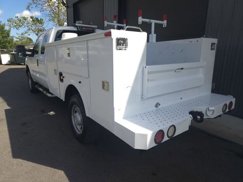 Used 2011 Ford F250 XL w/ Skid Plate Pkg image 3