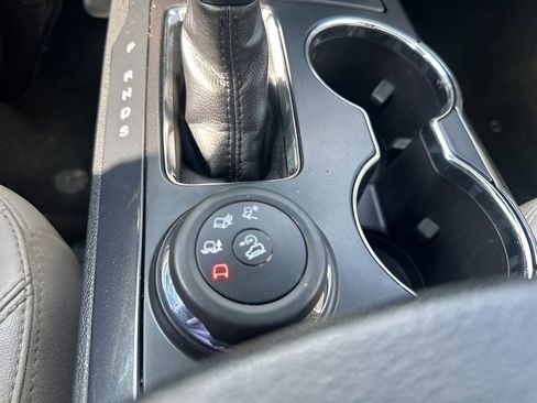 Used 2018 Ford Explorer XLT w/ Equipment Group 202A image 25