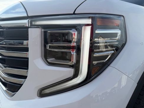 Used 2026 GMC Sierra 1500 SLT w/ SLT Premium Plus Package AWD/4WD image 11