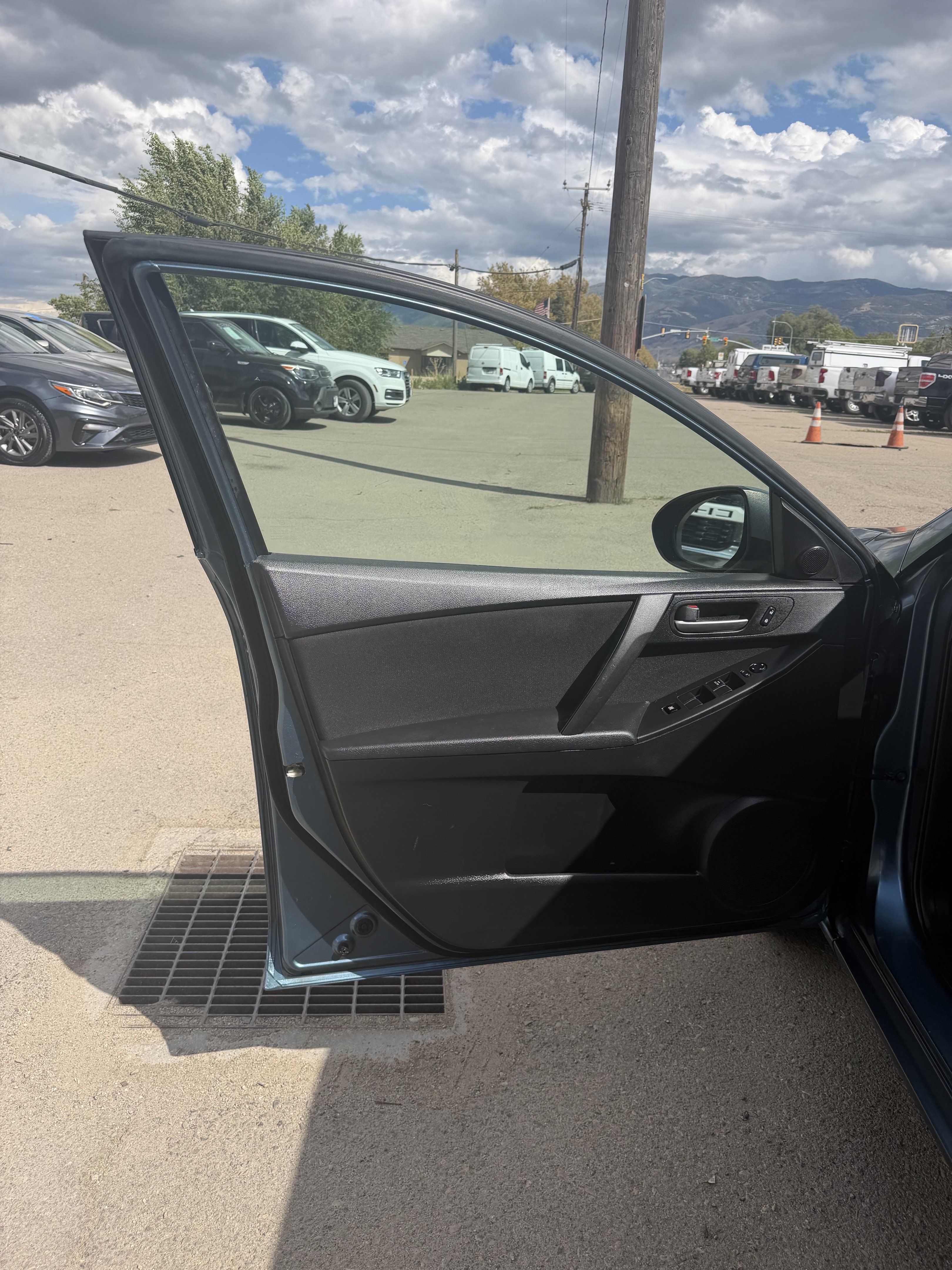 Used 2011 MAZDA MAZDA3 i Touring FWD image 16