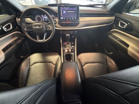 Used 2025 Jeep Compass Limited image 34