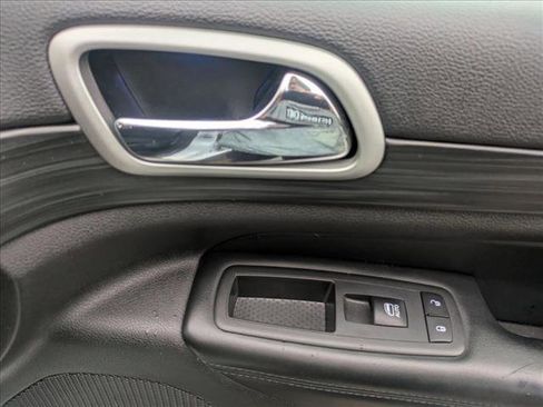 Used 2019 Jeep Grand Cherokee Altitude image 28