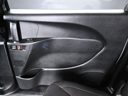 Used 2024 Chrysler Pacifica Touring image 38