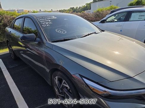 Used 2025 Hyundai Elantra Sport FWD image 4