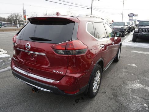 Used 2018 Nissan Rogue SV image 5