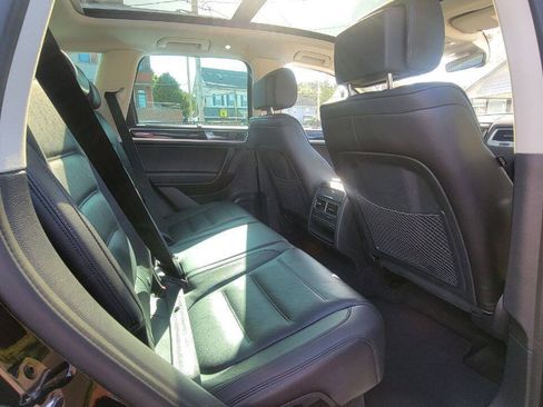 Used 2017 Volkswagen Touareg Executive AWD/4WD image 23
